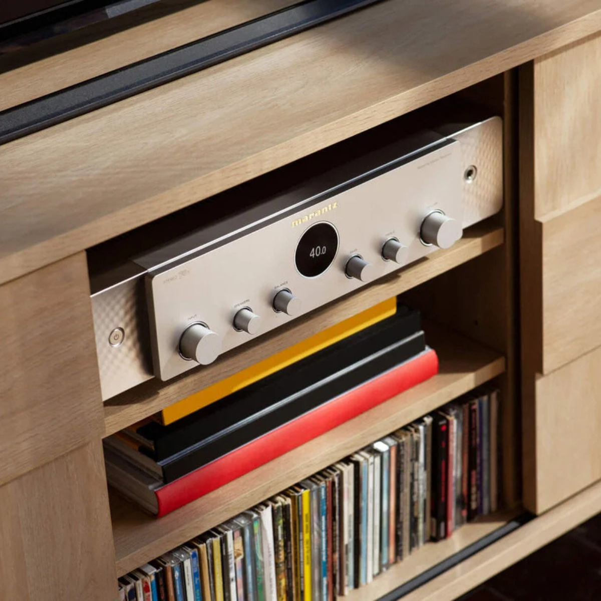 Marantz Stereo 70s lifestyle