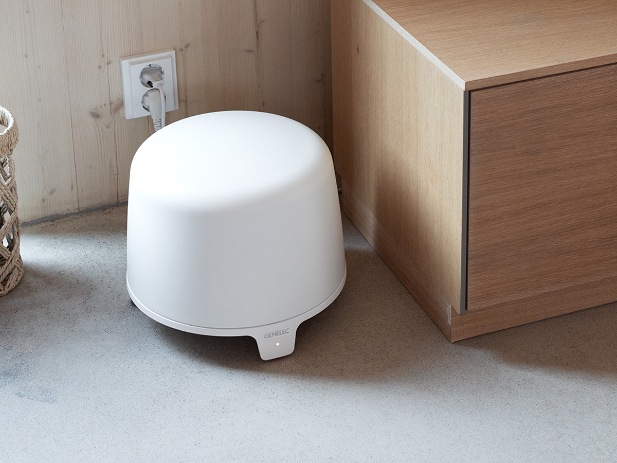 Genelec F Two valkoinen olohuoneessa