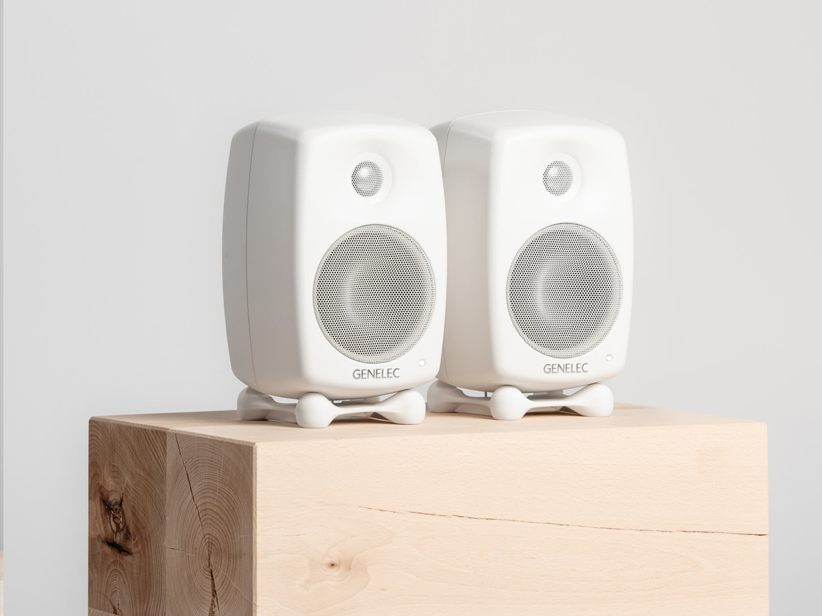 Genelec G Two valkoinen pari edestä