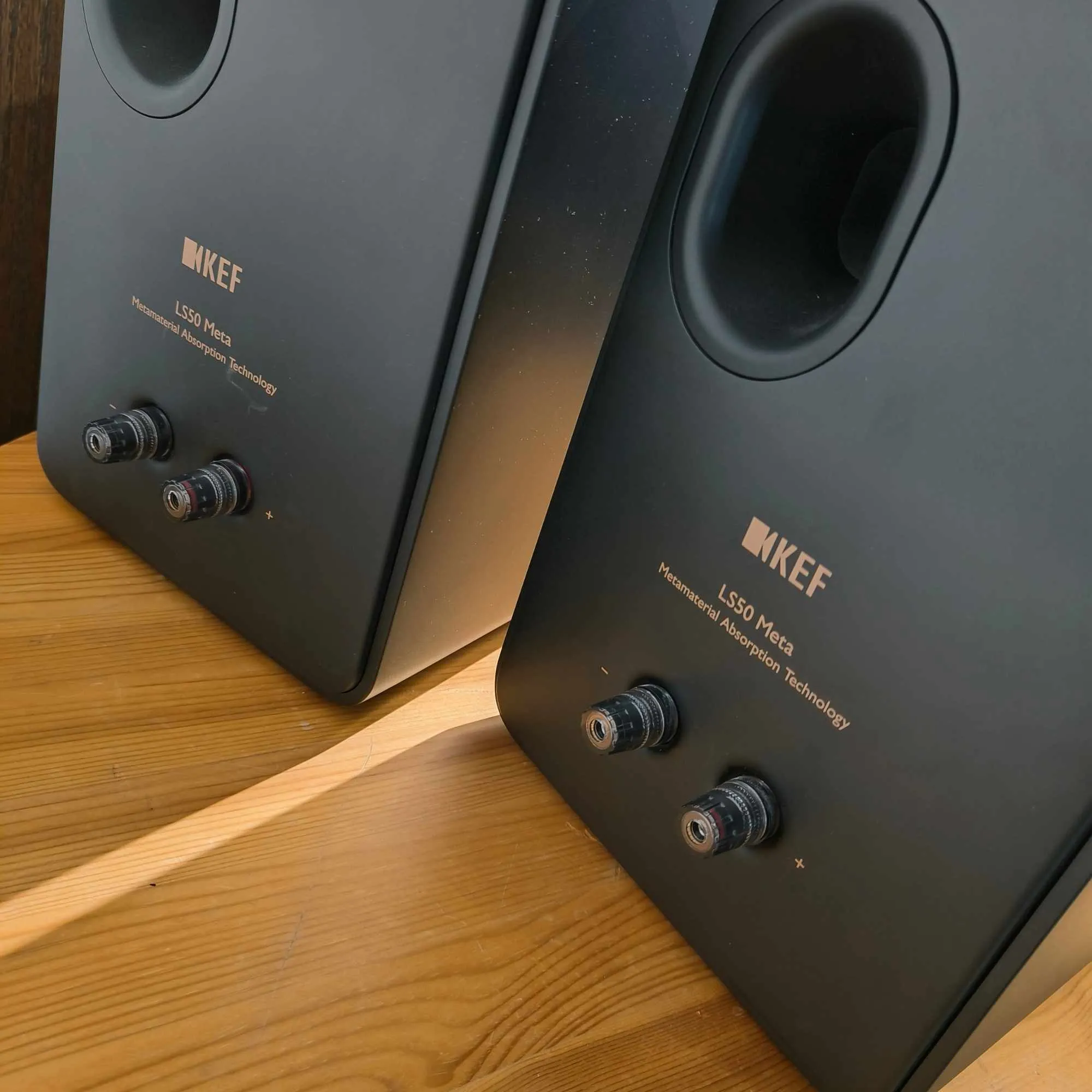 KEF LS50 Meta jalustakaiutinpari, musta (Carbon Black) - Image 2
