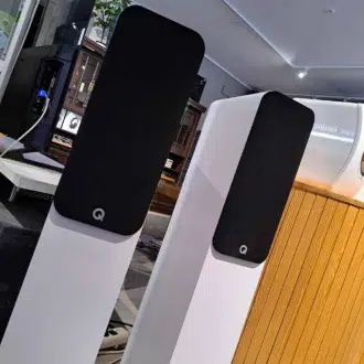 Q Acoustics 5040 lattiakaiutinpari, valkoinen