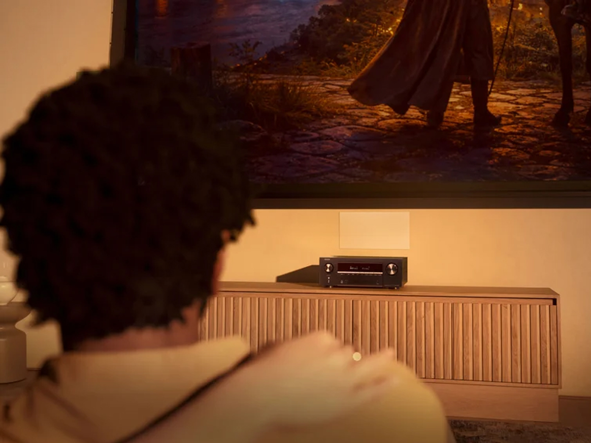 Denon X3900H av-vahvistin kotiteatterissa
