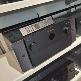 Marantz CINEMA 30 musta edestä