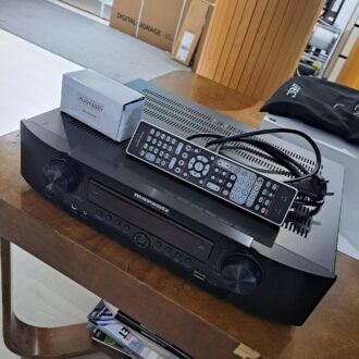 Marantz NR1602 AV-vahvistin musta edestä