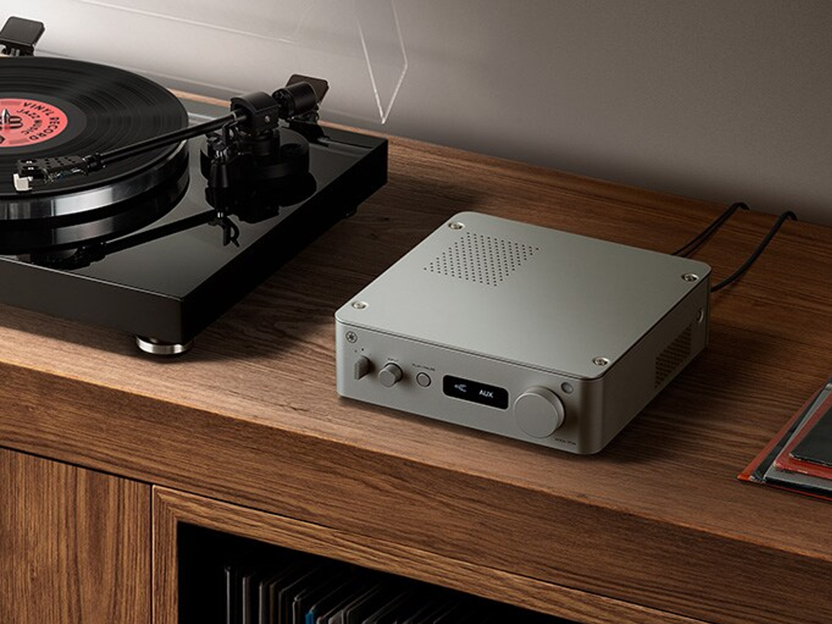 Yamaha WXA-70A verkkovahvistin ja levysoitin