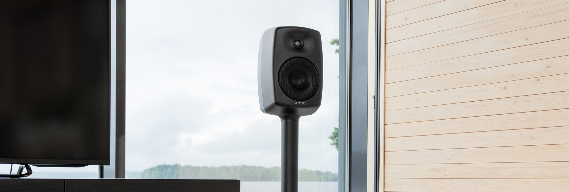 Genelec kaiutin olohuoneessa