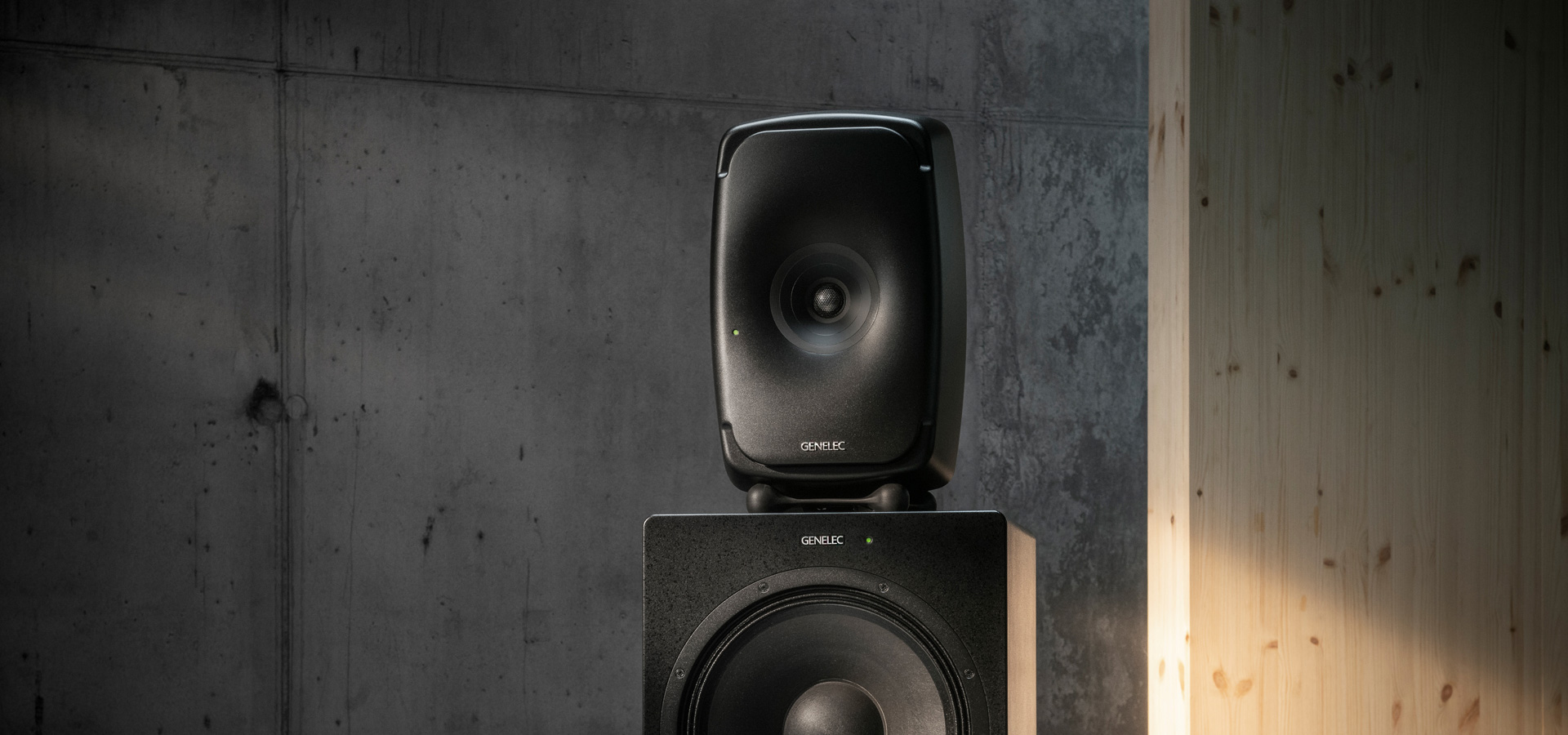 Genelec 8351 + W371 huoneessa