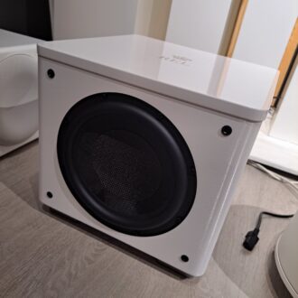 REL HT1003 MKII aktiivisubwoofer, valkoinen