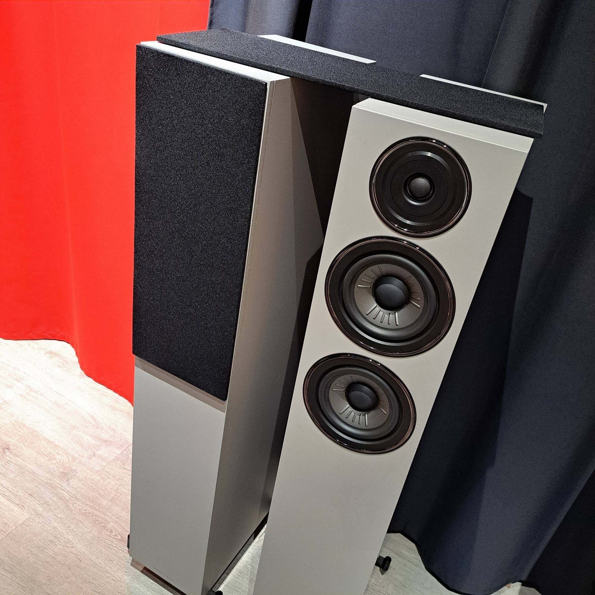 Wharfedale DIAMOND 12.4i lattiakaiutinpari, harmaa